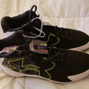 Mens Metal Under Armour Baseball Cleats.